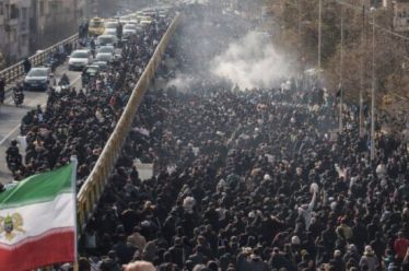 Ιράν: Η οικονομική κρίση πυροδοτεί νέο κύμα μαζικών διαδηλώσεων