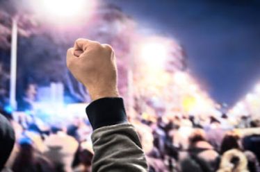 Διέξοδος ή εκτόνωση της λαϊκής οργής;