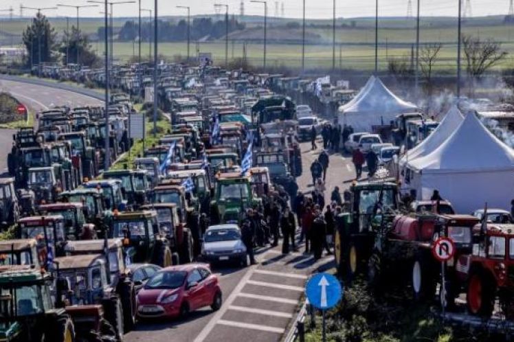 Όταν ο κόσμος εξεγείρεται, πόσο να δείρετε…