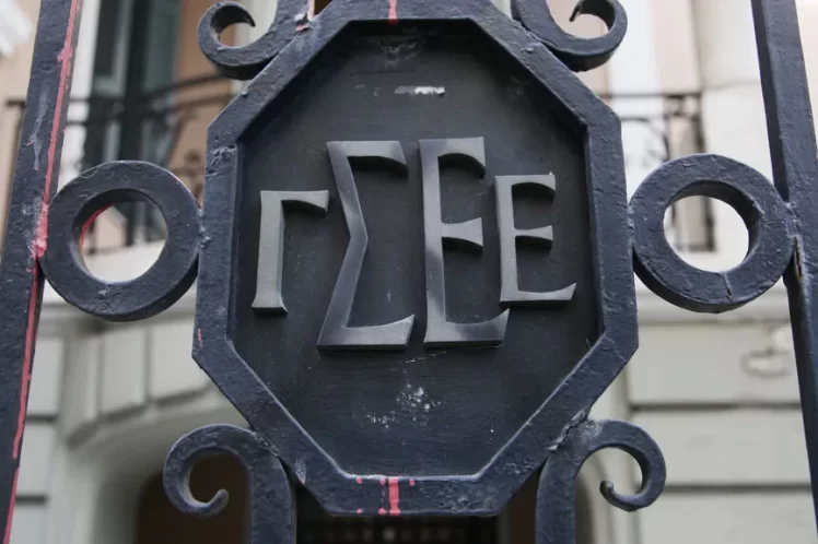 Η ΠΑΣΚΕ στηρίζει Παναγόπουλο και καρφώνει ΠΑΣΟΚ