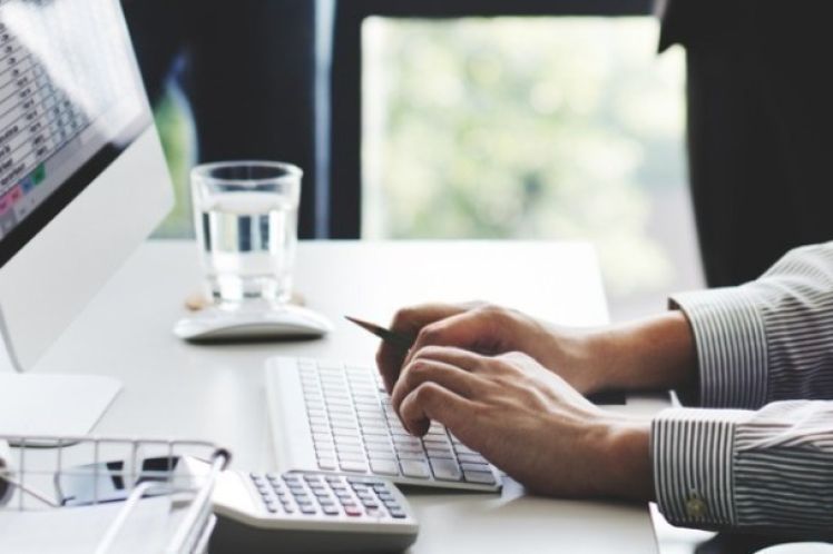 Αντίστροφη μέτρηση για τις φορολογικές δηλώσεις – Τι πρέπει να ελέγξουμε στα προσυμπληρωμένα στοιχεία