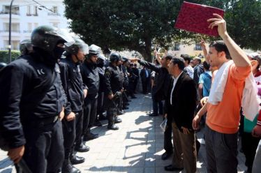 Τα αστυνομικά κράτη είναι τρομακτικά, είναι όμως και εύθραυστα. Το είδα με τα μάτια μου αυτό στην Τυνησία