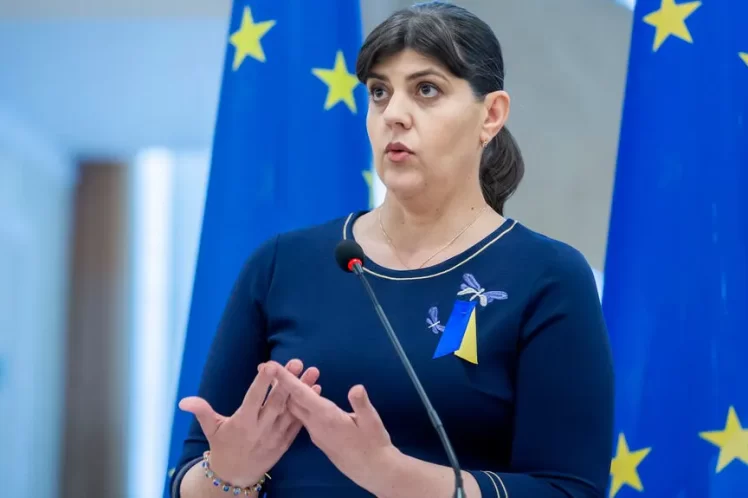 Λάουρα, πάμε στον Αδωνι για Φραπέ;