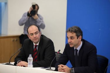 Υπόθεση Λαζαρίδη: Το… update του εξευτελισμού και ο γυμνός νεοφιλελευθερισμός, του Διονύση Ελευθεράτου