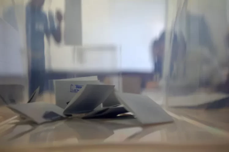 Βουλγαρία: Στις κάλπες οι πολίτες με φαβορί τον φιλορώσο Ρούμεν…