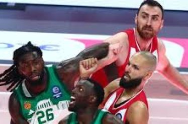 «Αιώνιος πόλεμος» και στις… ανακοινώσεις
