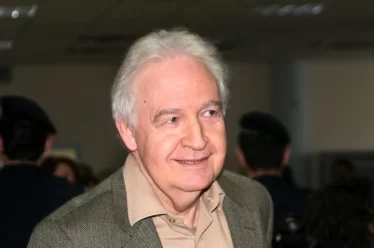 “Αιώνες φαρμάκι, γενιές φαρμάκι” – Η αποφυλάκιση και ο επανεγκλεισμός του Αλέξανδρου Γιωτόπουλου
