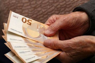 Οι συντάξεις χηρείας και η συζήτηση περί χρεοκοπίας, των Ρομπόλη Σάββα και Μπέτση Βασίλη