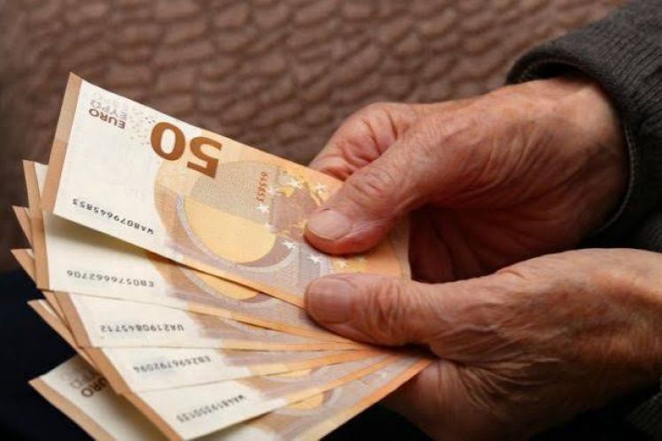 Οι συντάξεις χηρείας και η συζήτηση περί χρεοκοπίας, των Ρομπόλη Σάββα και Μπέτση Βασίλη