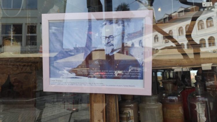 Ο Τρότσκι «επιστρέφει» στην Πρίγκιπο