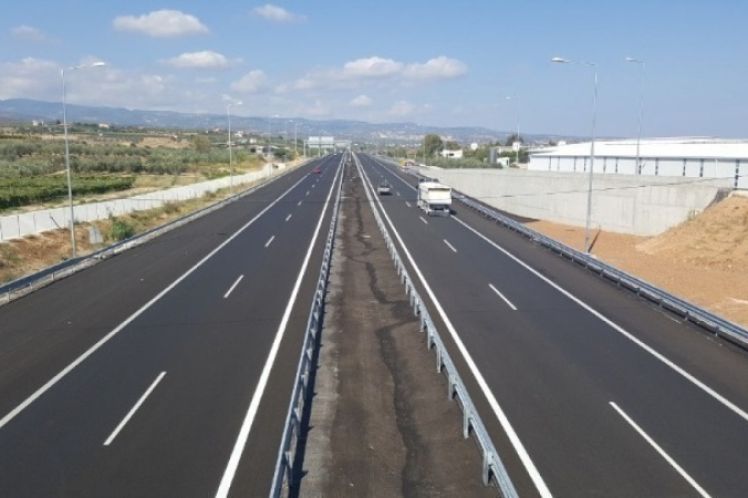 Η κυβέρνηση μετατρέπει ένα δημόσια πληρωμένο έργο, την Εγνατία οδό, σε πανάκριβο δρόμο