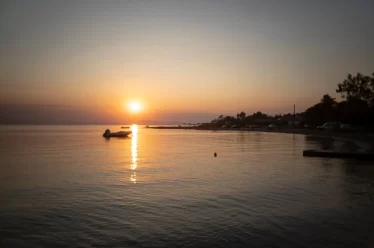 Ας πληρώνουμε σαν κορόιδα (σ)την Ελλάδα