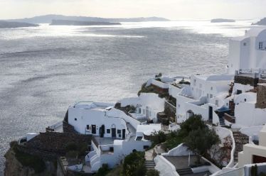 ΑΑΔΕ – Επιχείρηση «Κρουαζιέρα θα σε πάω 2026»: Φοροδιαφυγή για 1 στα 2 τουριστικά σκάφη στη Σαντορίνη