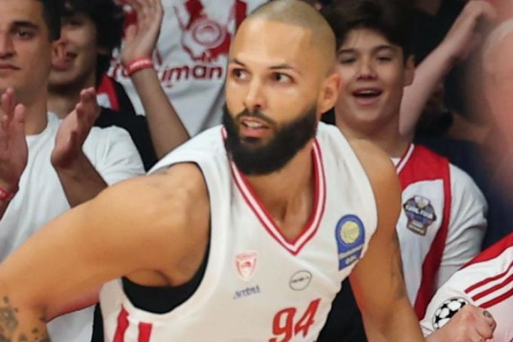 Φουρνιέ: «Την τελευταία φορά σ’ αυτό το γήπεδο… ξεχάσαμε να το πάρουμε σπίτι» (vid)
