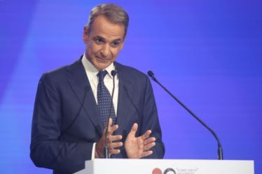 Απάτη οι εξαγγελίες Μητσοτάκη στην ΔΕΘ, του Λεωνίδα Βατικιώτη