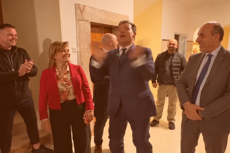 Ο Άδωνις χοροπηδάει – Τα νοσοκομεία της Ηπείρου στενάζουν