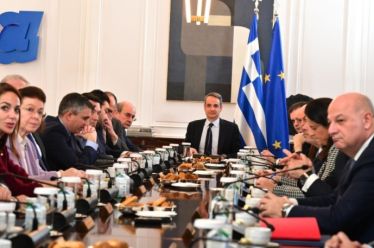 Η ηγεμονία της Δεξιάς και η παρατεταμένη κρίση της Αριστεράς, του Νίκου Δαμιανάκη