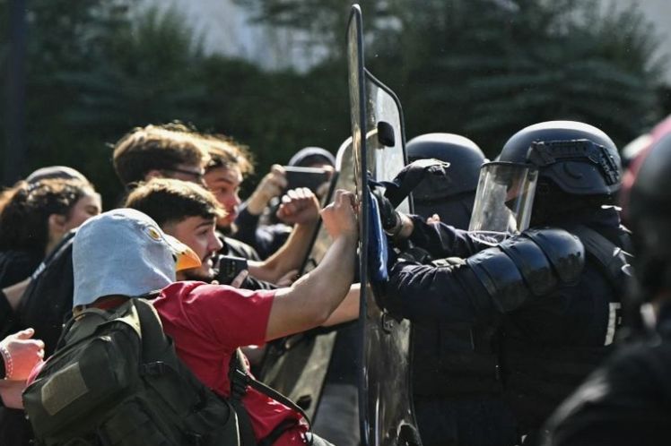 Η μαθητική εξέγερση που ταράζει τη Γαλλία