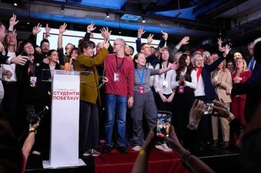 Ένας εκλογικός σεισμός στη Σερβία: Ο Βούτσιτς ηττήθηκε!