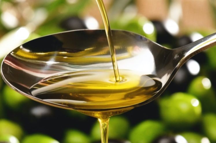 Να εντάξουμε το ελαιόλαδο και τις ελιές στην καθημερινή μας διατροφή.