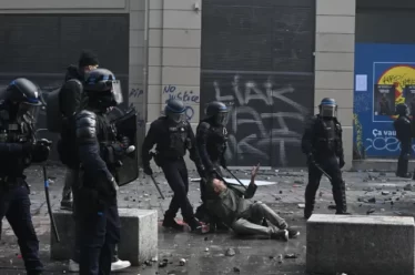 Μελανσόν: «Φυσικά συμφωνώ ότι όλοι οι μπάτσοι είναι μπάσταρδοι»