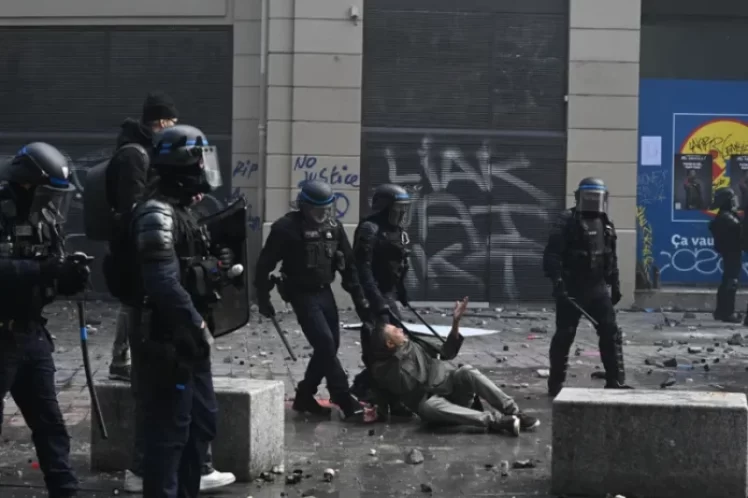 Μελανσόν: «Φυσικά συμφωνώ ότι όλοι οι μπάτσοι είναι μπάσταρδοι»