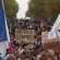Μια βαθιά λεπίδα απειλεί τον Μακρόν και τον κόσμο του