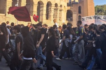 Ιταλία: Η σκιά του πολέμου πάνω από τις διαδηλώσεις των μαθητών