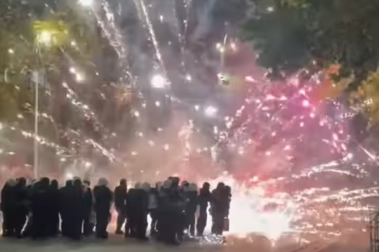 Διάλογος με γκλοπ, δακρυγόνα και πλαστικές σφαίρες – Γιατί δεν υποχωρεί ο Ράμα;